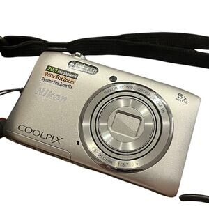 Nikon Coolpix S3600 20.1MP Digital Camera Silver 8x Zoom w/ Case & Cable